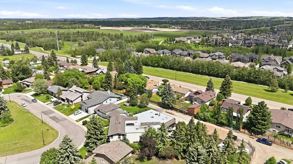 60 Brown Close Red Deer AB T4R 1K4