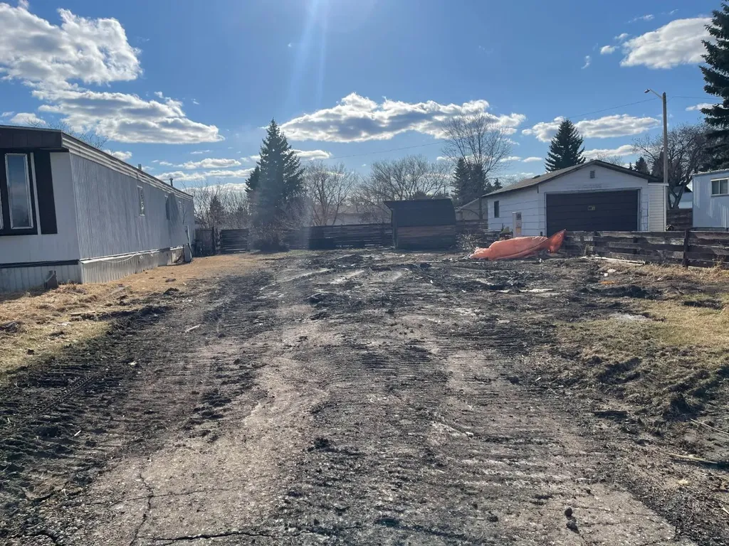1534 15 Street Crescent Wainwright AB T9W 1K8