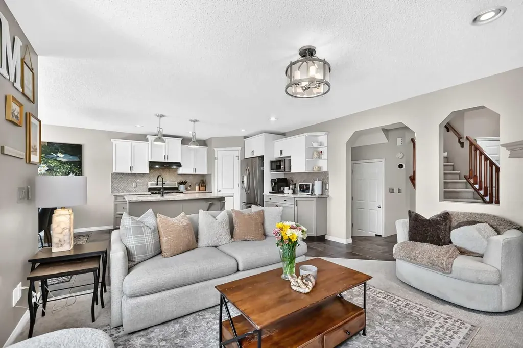 36 New Brighton Link SE Calgary AB T2Z 4J5