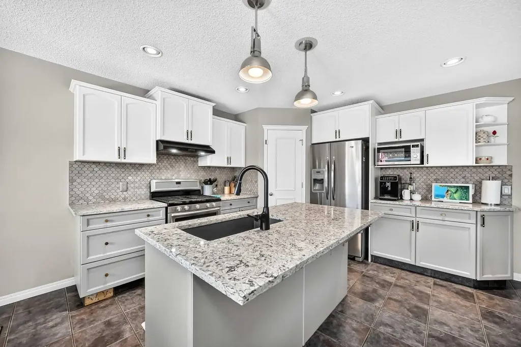 36 New Brighton Link SE Calgary AB T2Z 4J5