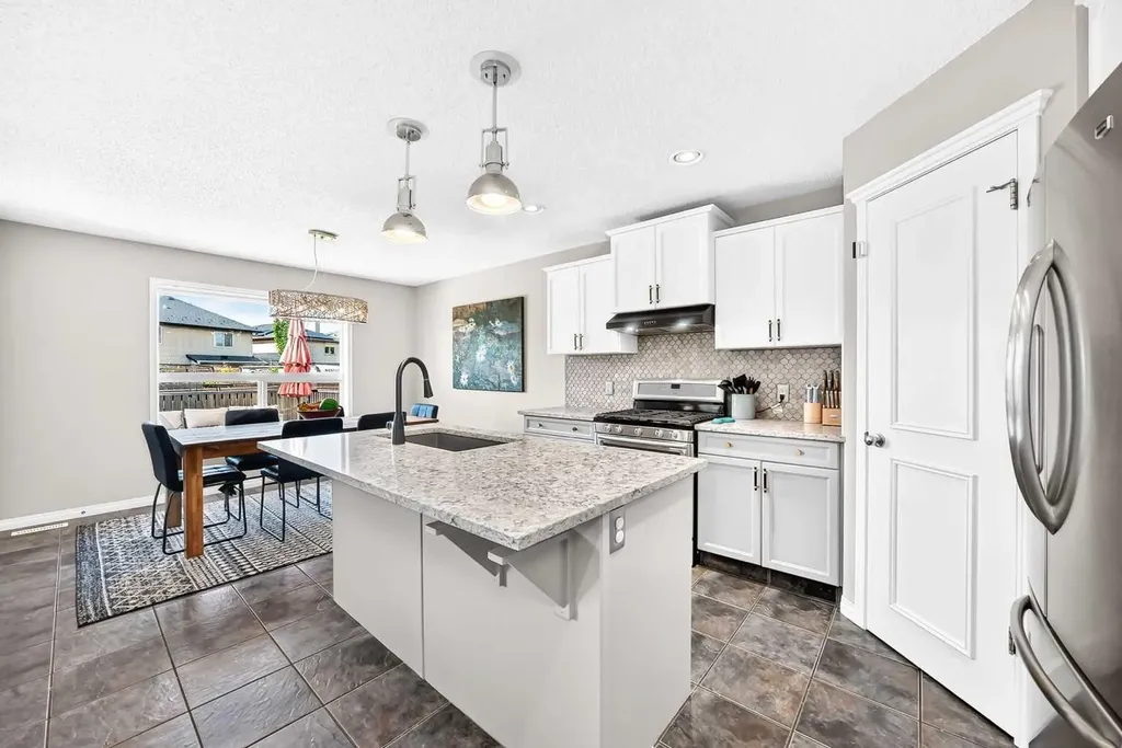 36 New Brighton Link SE Calgary AB T2Z 4J5