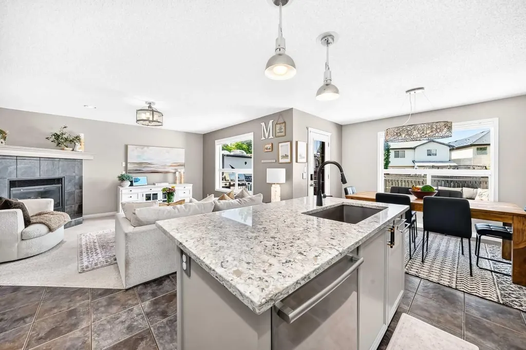 36 New Brighton Link SE Calgary AB T2Z 4J5