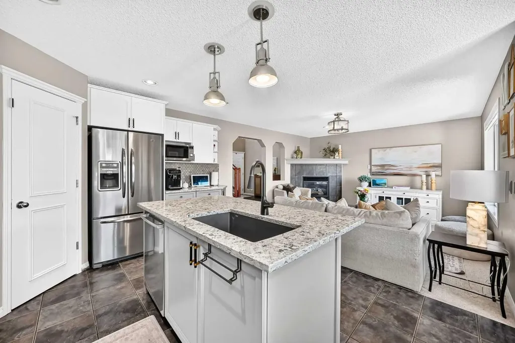 36 New Brighton Link SE Calgary AB T2Z 4J5