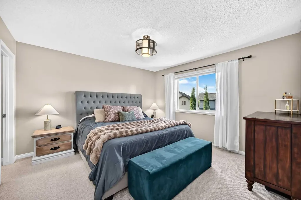 36 New Brighton Link SE Calgary AB T2Z 4J5