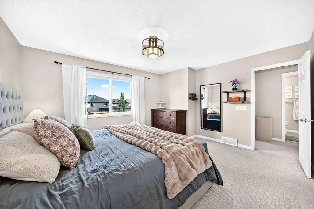 36 New Brighton Link SE Calgary AB T2Z 4J5