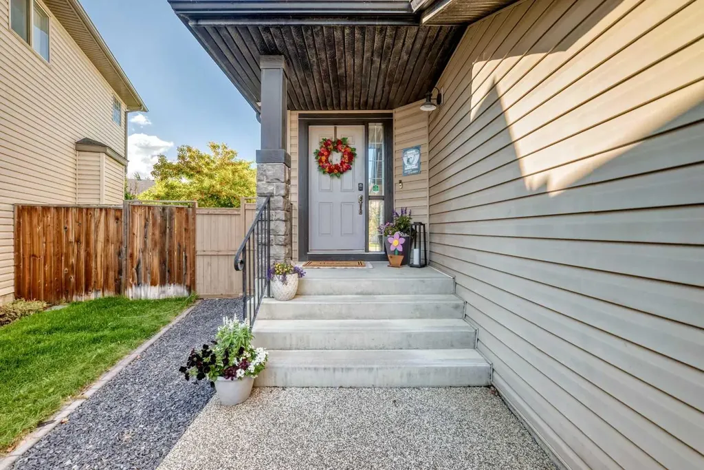 36 New Brighton Link SE Calgary AB T2Z 4J5