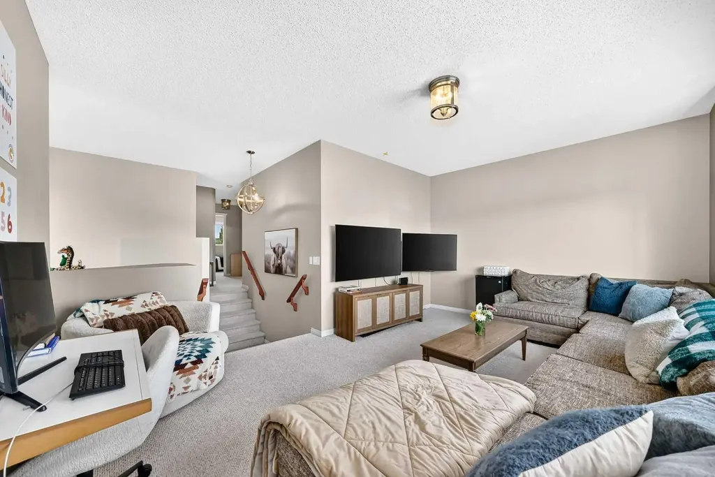 36 New Brighton Link SE Calgary AB T2Z 4J5