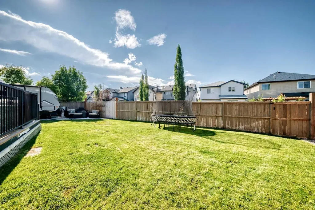 36 New Brighton Link SE Calgary AB T2Z 4J5