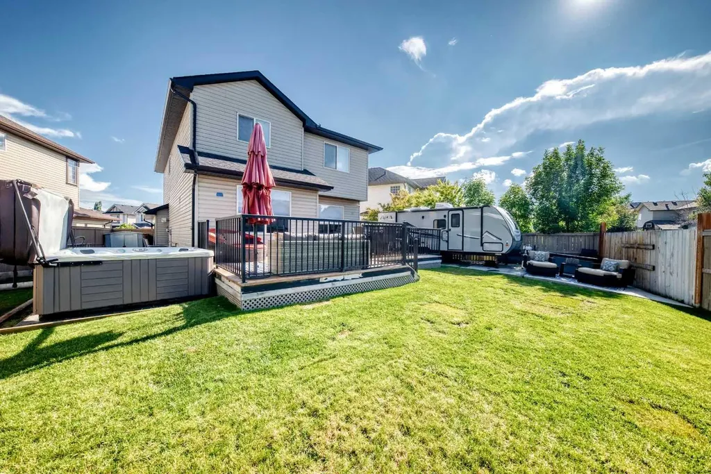 36 New Brighton Link SE Calgary AB T2Z 4J5