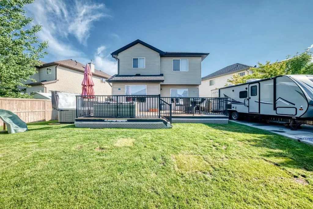 36 New Brighton Link SE Calgary AB T2Z 4J5