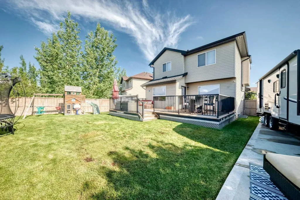36 New Brighton Link SE Calgary AB T2Z 4J5