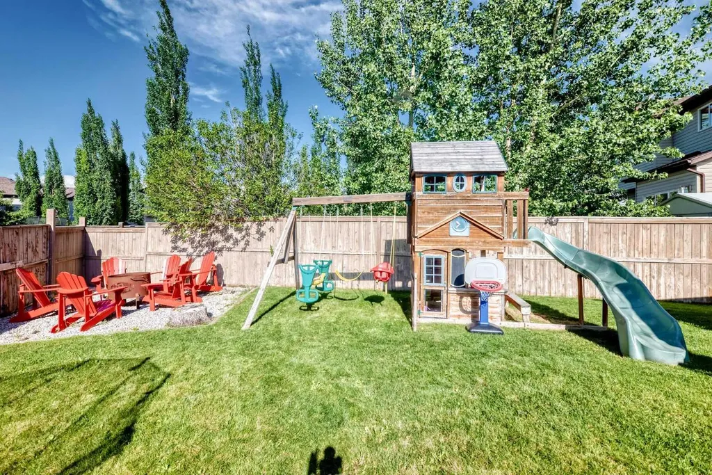 36 New Brighton Link SE Calgary AB T2Z 4J5
