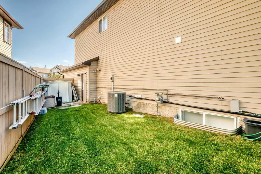 36 New Brighton Link SE Calgary AB T2Z 4J5