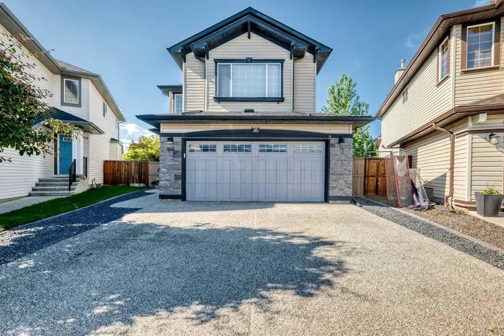 36 New Brighton Link SE Calgary AB T2Z 4J5