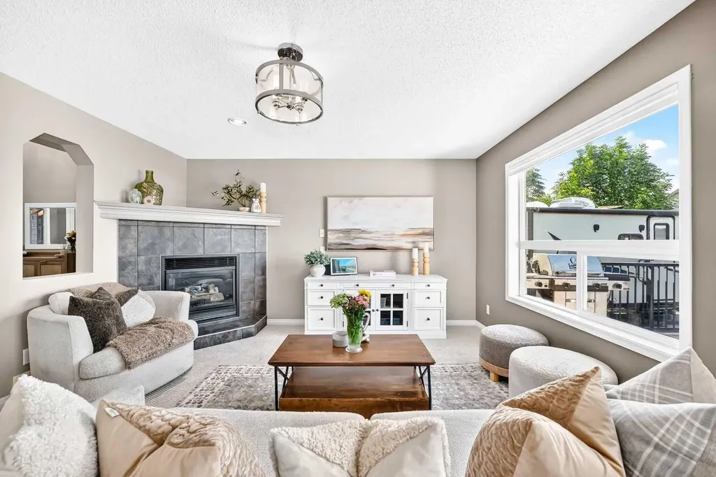 36 New Brighton Link SE Calgary AB T2Z 4J5