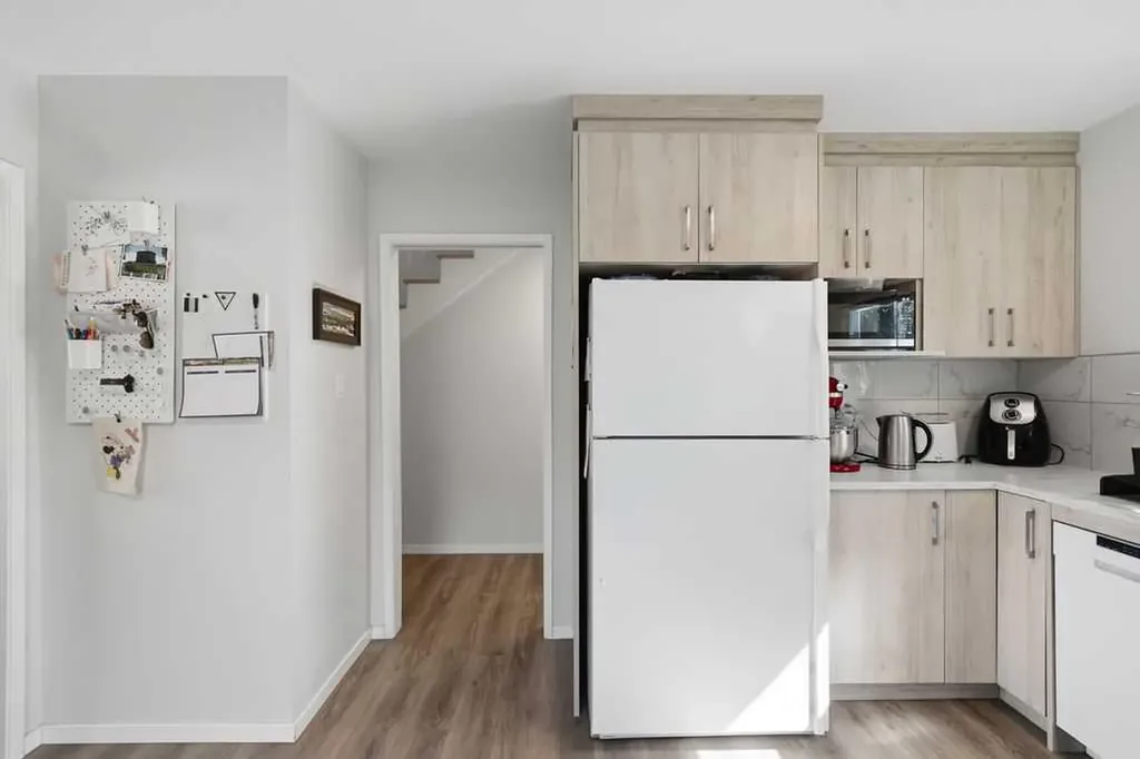 2812 19 Street NW Calgary AB T2M 3V8