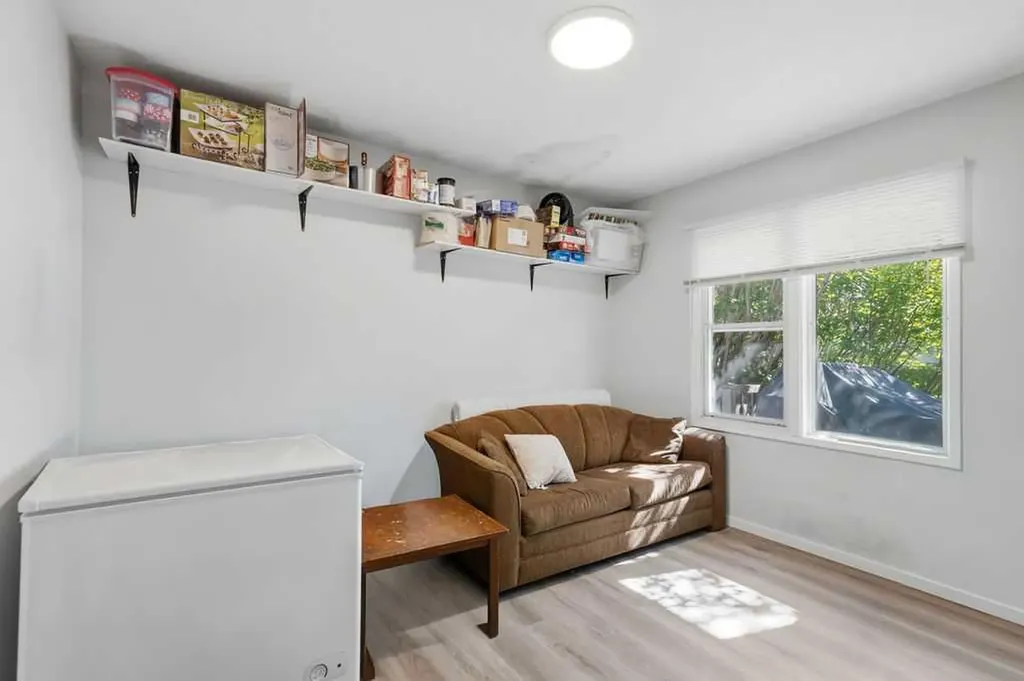 2812 19 Street NW Calgary AB T2M 3V8