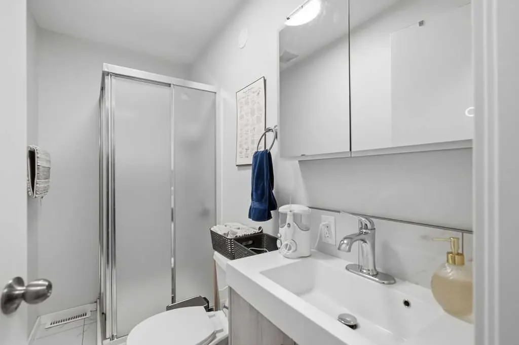 2812 19 Street NW Calgary AB T2M 3V8