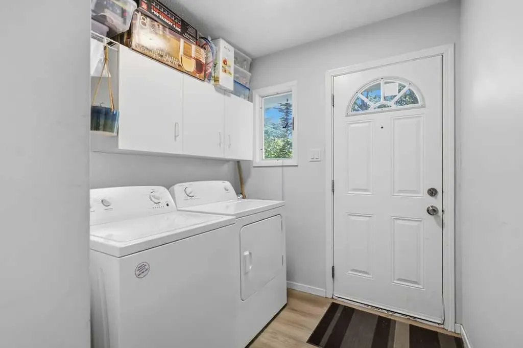 2812 19 Street NW Calgary AB T2M 3V8