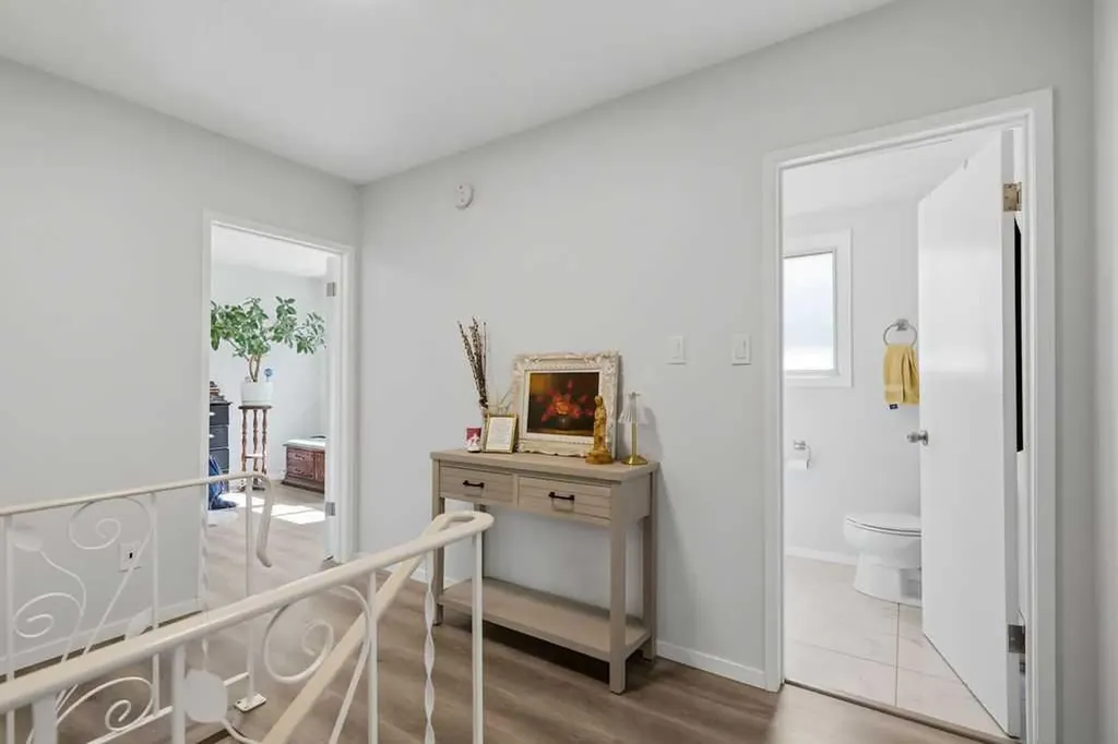 2812 19 Street NW Calgary AB T2M 3V8
