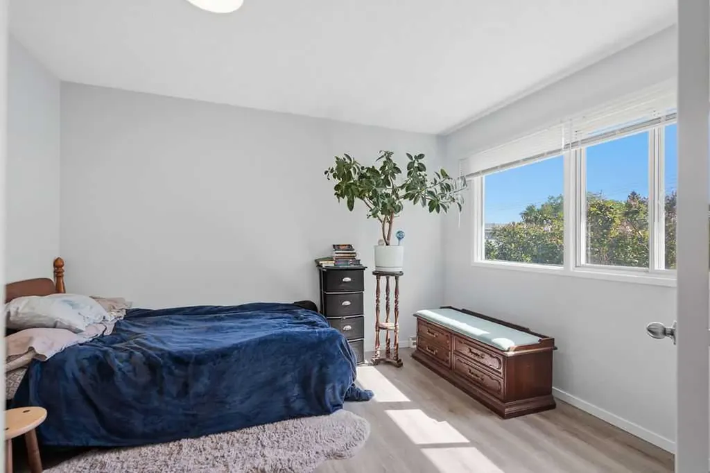 2812 19 Street NW Calgary AB T2M 3V8