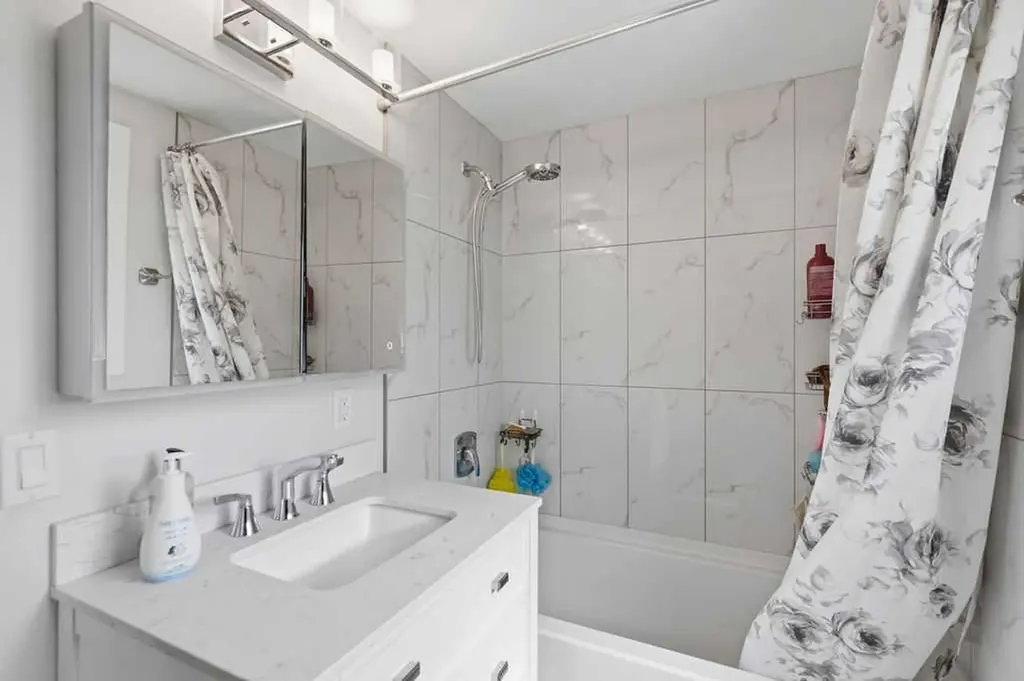 2812 19 Street NW Calgary AB T2M 3V8