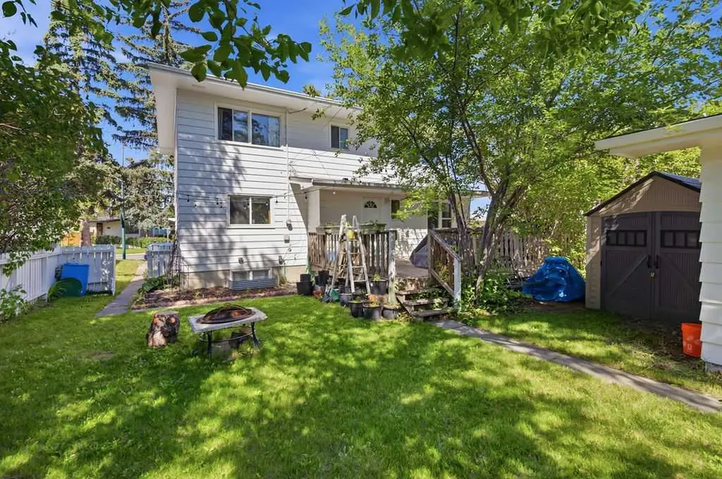 2812 19 Street NW Calgary AB T2M 3V8