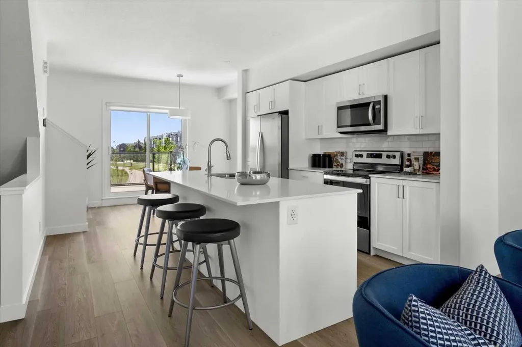 8562 19 Avenue SE Calgary AB T2A 0M8