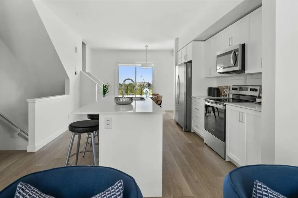 8562 19 Avenue SE Calgary AB T2A 0M8