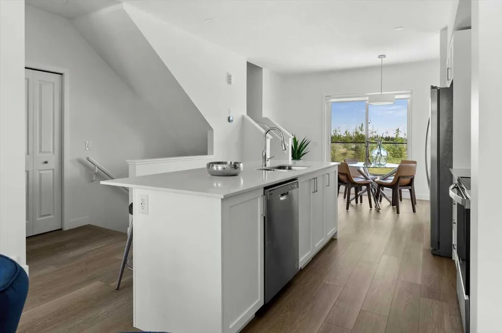 8562 19 Avenue SE Calgary AB T2A 0M8