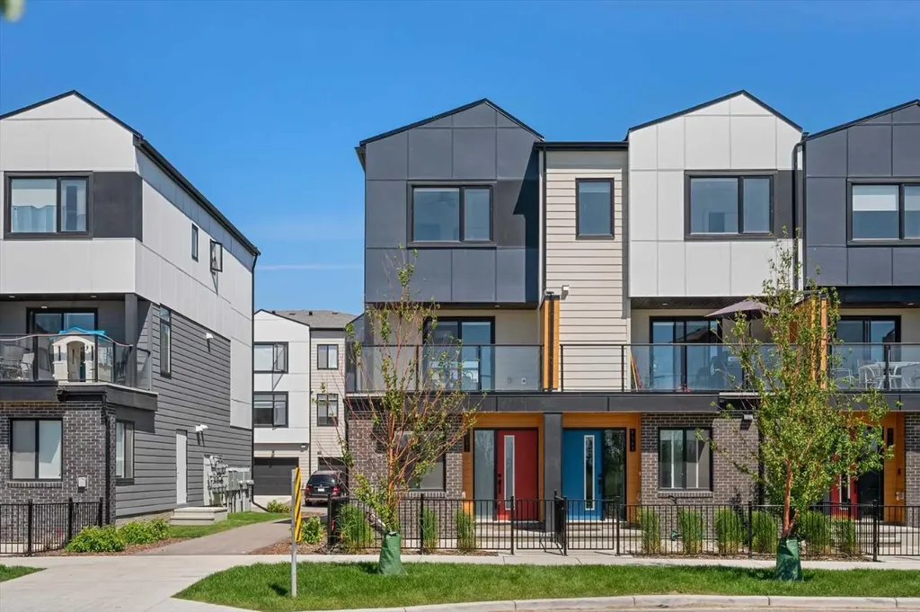 8562 19 Avenue SE Calgary AB T2A 0M8