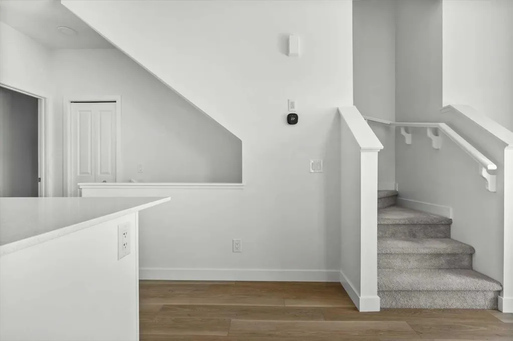 8562 19 Avenue SE Calgary AB T2A 0M8