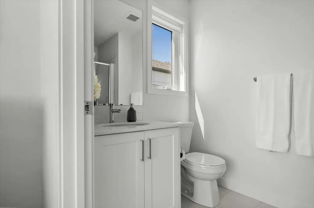 8562 19 Avenue SE Calgary AB T2A 0M8