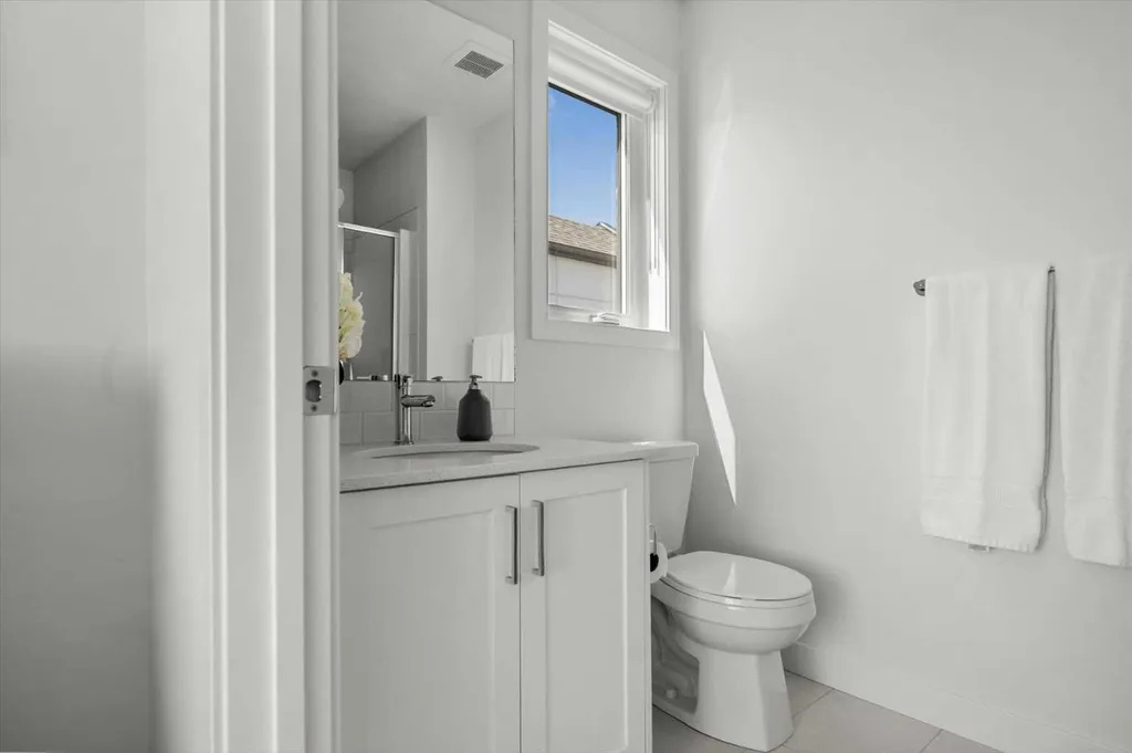 8562 19 Avenue SE Calgary AB T2A 0M8