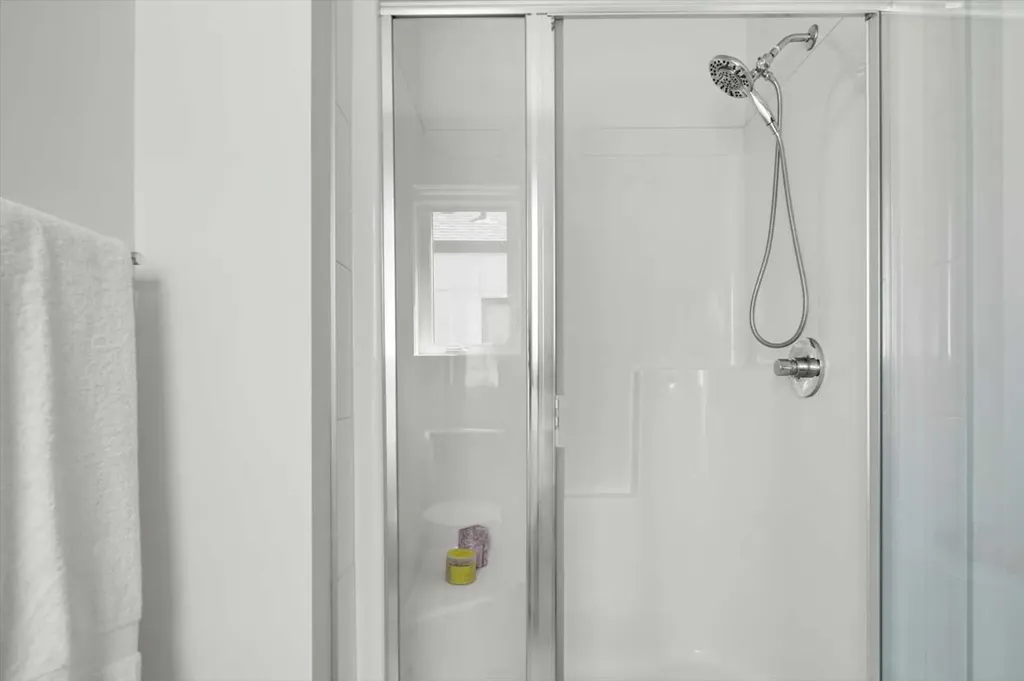 8562 19 Avenue SE Calgary AB T2A 0M8