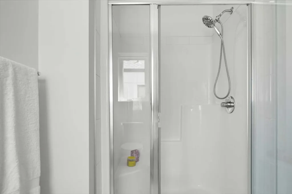 8562 19 Avenue SE Calgary AB T2A 0M8