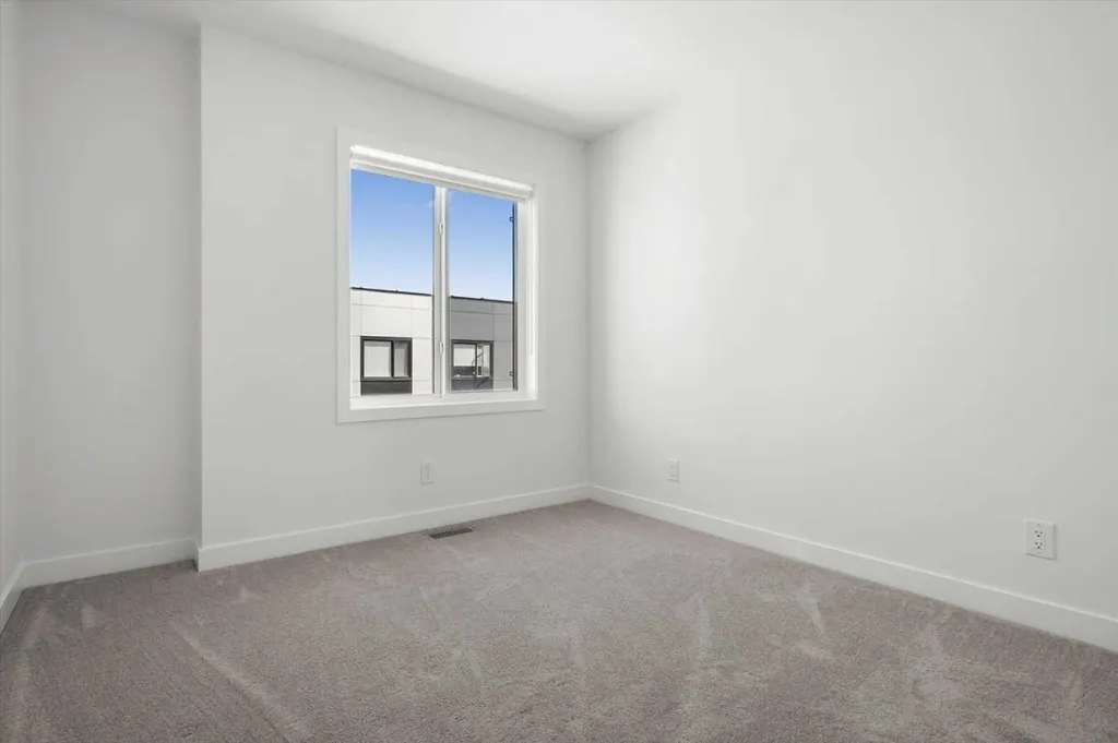 8562 19 Avenue SE Calgary AB T2A 0M8
