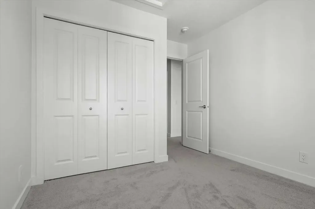 8562 19 Avenue SE Calgary AB T2A 0M8