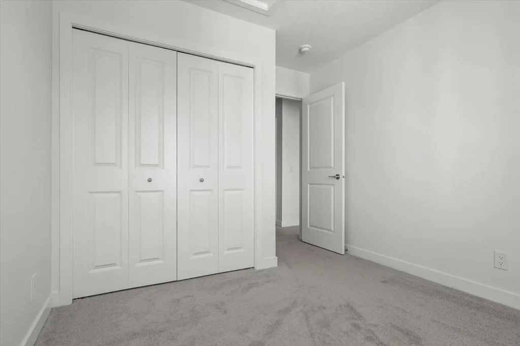 8562 19 Avenue SE Calgary AB T2A 0M8