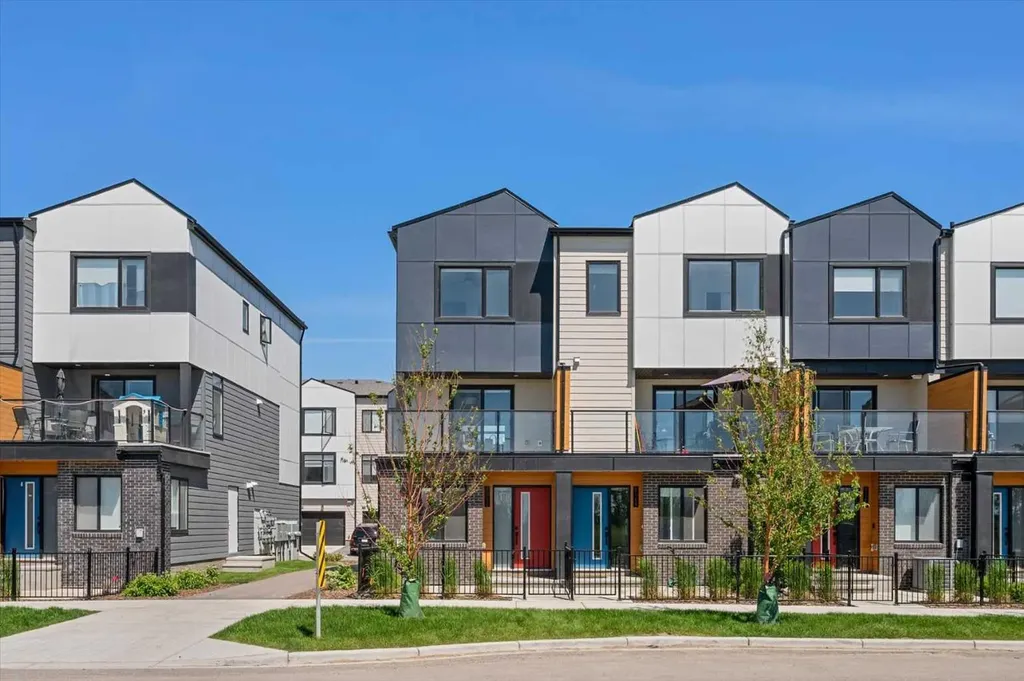 8562 19 Avenue SE Calgary AB T2A 0M8