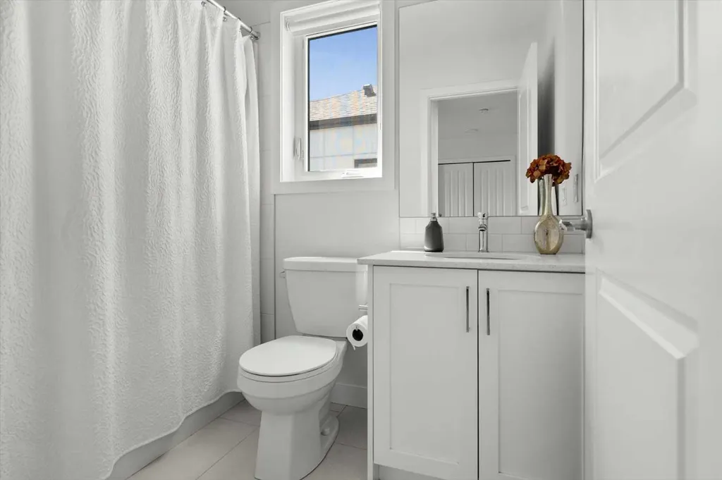 8562 19 Avenue SE Calgary AB T2A 0M8