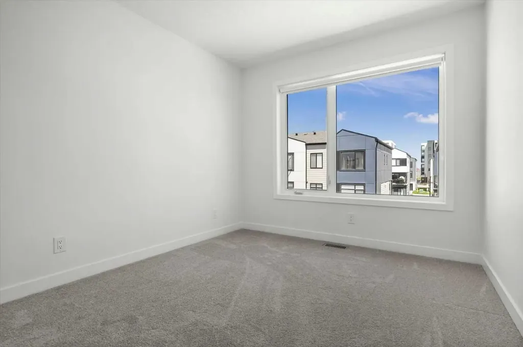 8562 19 Avenue SE Calgary AB T2A 0M8