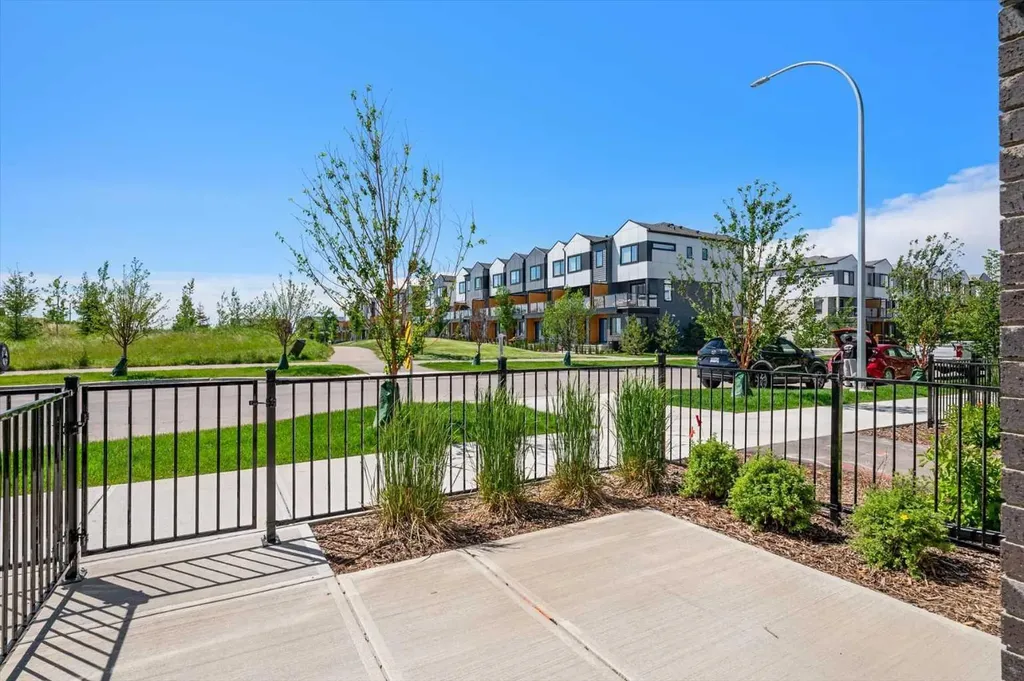 8562 19 Avenue SE Calgary AB T2A 0M8