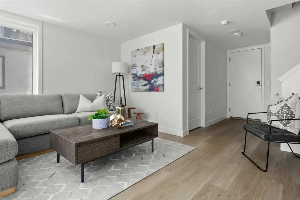 8562 19 Avenue SE Calgary AB T2A 0M8