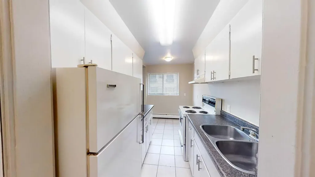 9932 105 Avenue Grande Prairie AB T8V1G9