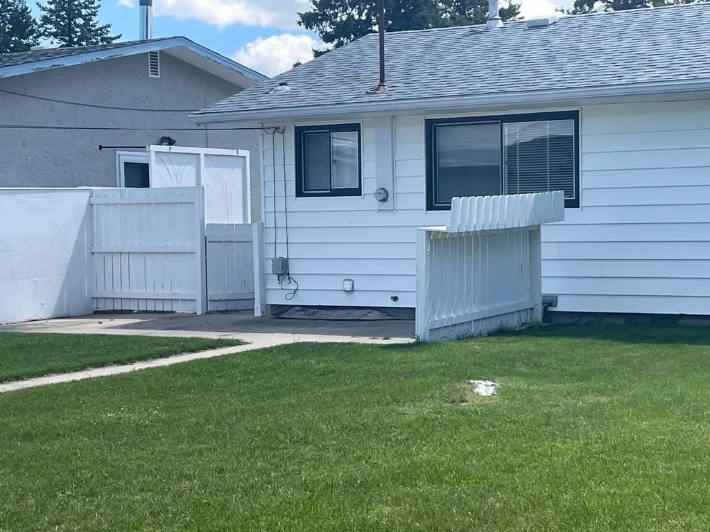 358 48 Avenue W Claresholm AB T0L 0T0