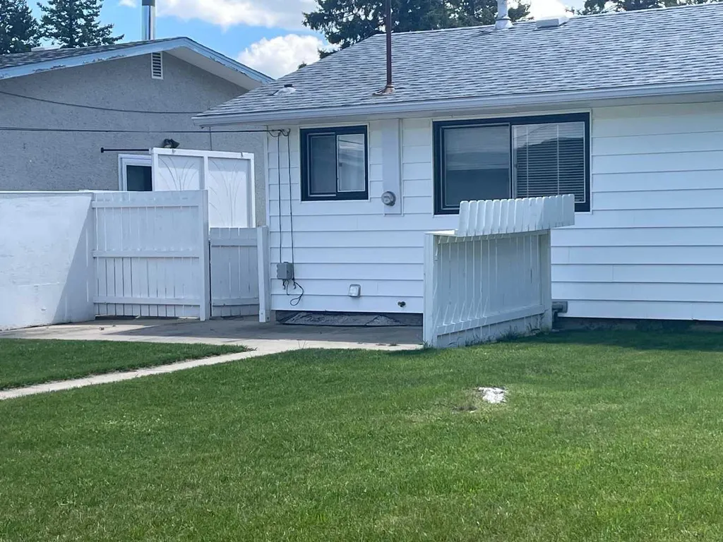 358 48 Avenue W Claresholm AB T0L 0T0