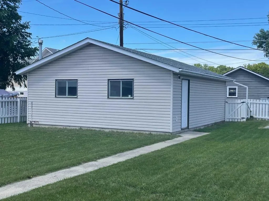 358 48 Avenue W Claresholm AB T0L 0T0