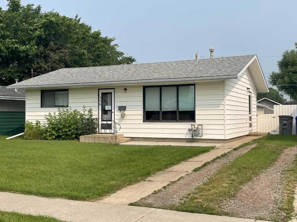 358 48 Avenue W Claresholm AB T0L 0T0