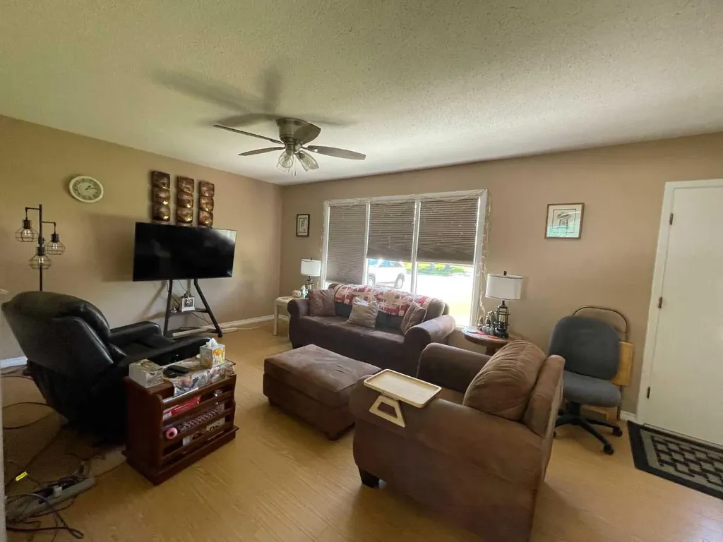 358 48 Avenue W Claresholm AB T0L 0T0